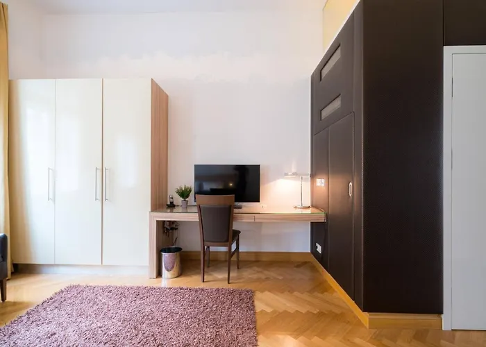 Aparthotel Residence, Hall - Parliament