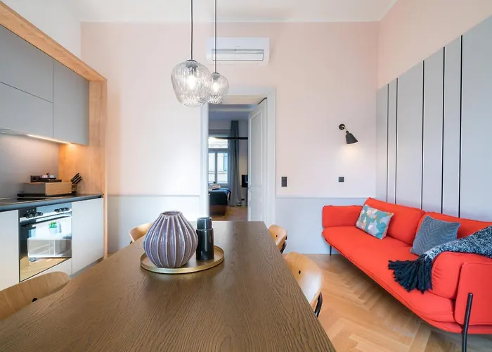 Residence, Hall - Parliament