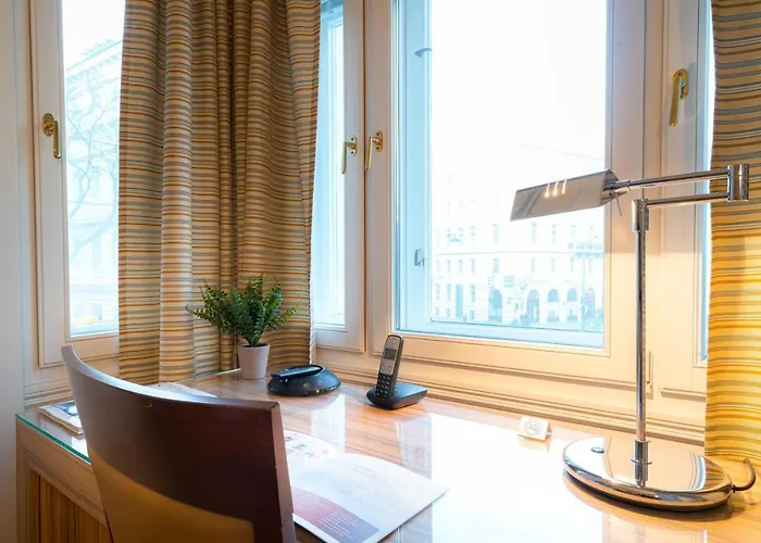 Residence, Hall - Parliament Wien