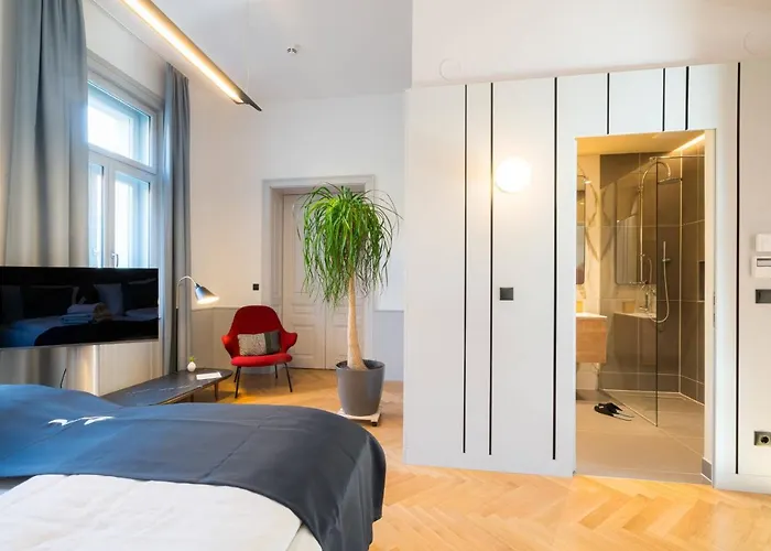 Residence, Hall - Parliament 4*