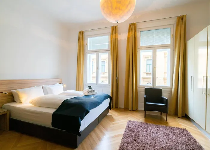 Residence, Hall - Parliament 4*