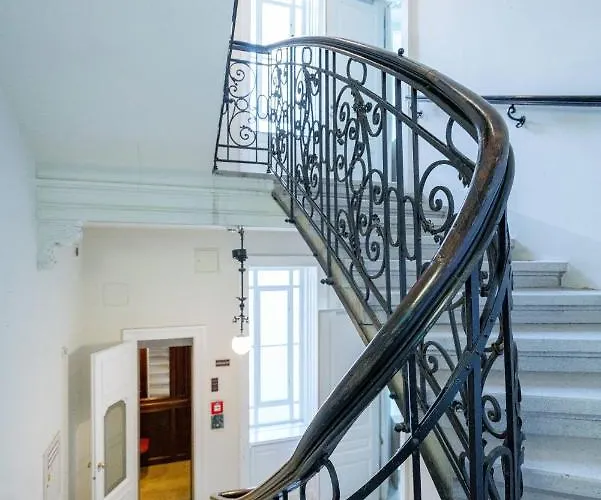 Residence, Hall - Parliament Wien